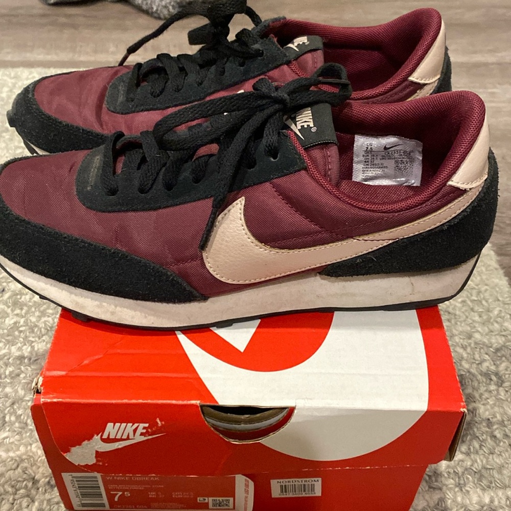 Nike Daybreak running shoes Size 7 1/2